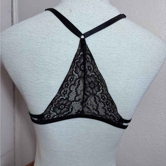SWS Essentials Lace Bra - Picture 3 of 9
